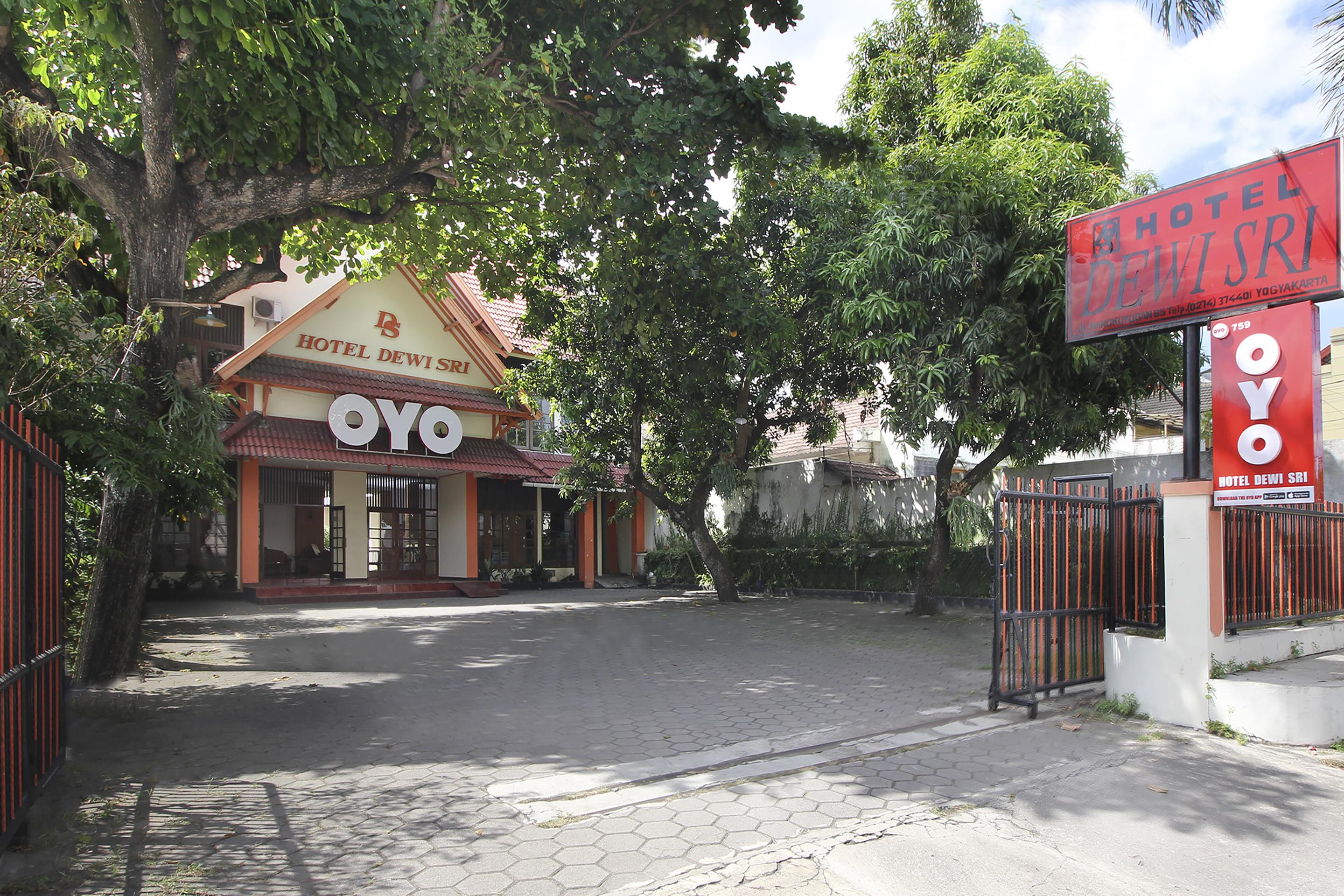Oyo 759 ホテル デウィ スリ ジョグジャカルタ エクステリア 写真